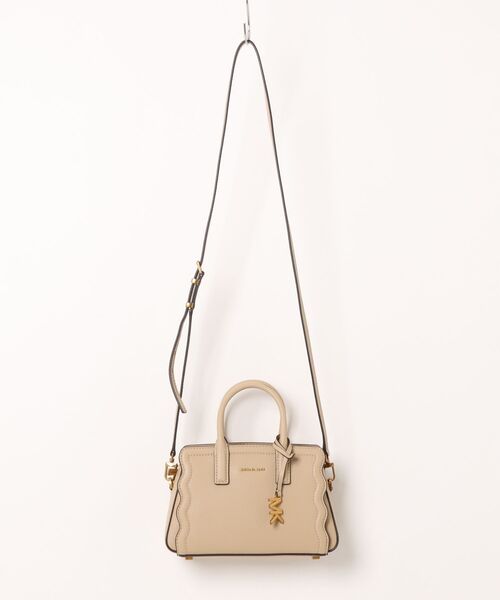 MICHAEL KORS(マイケルコース)の「LAILA ぺブルレザー コンバーチブル クロスボディバッグ エクストラスモール(ショルダーバッグ・レディース・ベージュ系・FREE)」の4枚目の写真