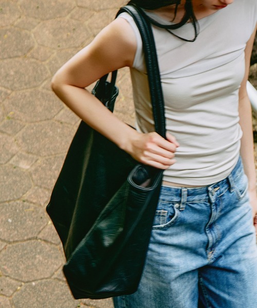 kiehtova(キエトヴァ)の「【kiehtova】FAUX LEATHER VOYAGE BAG/フォックスレザーヴォヤージュバッグ KTAC8(トートバッグ・レディース・グレー/ブラック・FREE)」の2枚目の写真