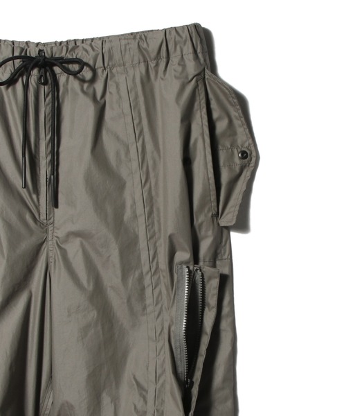 onegravity(ワングラビティ)の「onegravity / ウールシルクタフタ ニータックカーゴ(カーゴパンツ・メンズ・グレー/ブラック・LARGE/MEDIUM)」の6枚目の写真