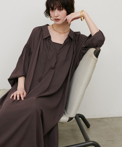 LARUTA(ラルータ)の「【LARUTA】ボリュームスリーブたっぷりギャザー襟付きワンピース(ワンピース・レディース・ダークブラウン/オフホワイト/サックスブルー/オレンジ・MEDIUM/LARGE)」の13枚目の写真