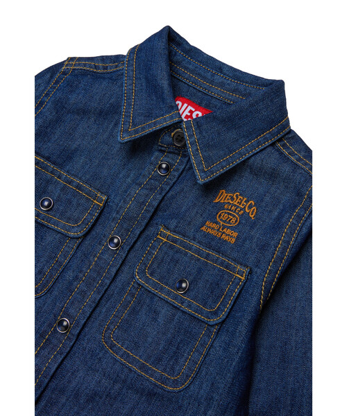 DIESEL(ディーゼル)の「ベビー デニムシャツ CARTOB(シャツ/ブラウス・キッズ・インディゴブルー・18M/24M/36M)」の2枚目の写真