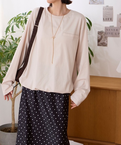 MONO-MART（モノマート）の「なめらかシルケット｜裾ドロスト フェイクポケットデザイン ルーズロンT ＜UVカット＞（Tシャツ/カットソー・レディース・ブラウン/グレイッシュブルー/イエロー系/オフホワイト/ダークグレー/グレイッシュベージュ/ブラック・M/L）」の10枚目の写真