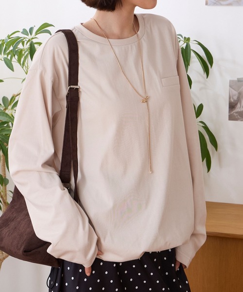 MONO-MART（モノマート）の「なめらかシルケット｜裾ドロスト フェイクポケットデザイン ルーズロンT ＜UVカット＞（Tシャツ/カットソー・レディース・ブラウン/グレイッシュブルー/イエロー系/オフホワイト/ダークグレー/グレイッシュベージュ/ブラック・M/L）」の13枚目の写真