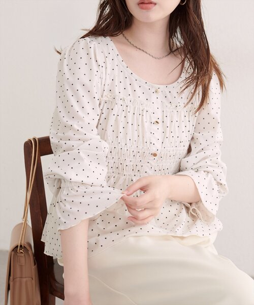 natural couture(ナチュラルクチュール)の「シアーベロアキャンディスリーブブラウス(シャツ/ブラウス・レディース・ピンク/ドット/ブラウン/アイボリー/ブラック/グレイッシュベージュ・FREE)」の6枚目の写真