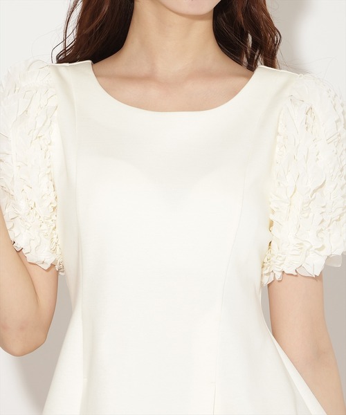 AND COUTURE(アンドクチュール)の「フリルスリーブペプラムカットプルオーバー(Tシャツ/カットソー・レディース・アイボリー/ブラック・FREE)」の6枚目の写真