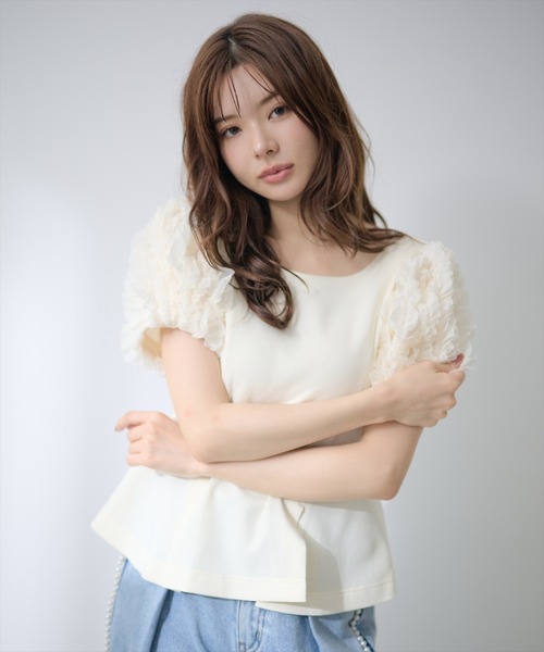AND COUTURE(アンドクチュール)の「フリルスリーブペプラムカットプルオーバー(Tシャツ/カットソー・レディース・アイボリー/ブラック・FREE)」の16枚目の写真