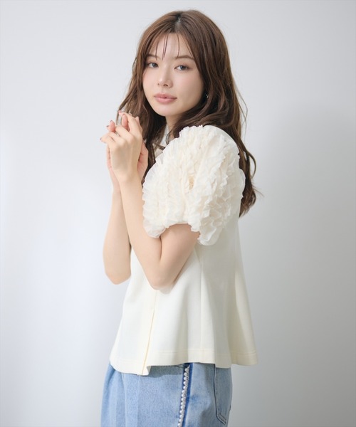 AND COUTURE(アンドクチュール)の「フリルスリーブペプラムカットプルオーバー(Tシャツ/カットソー・レディース・アイボリー/ブラック・FREE)」の21枚目の写真