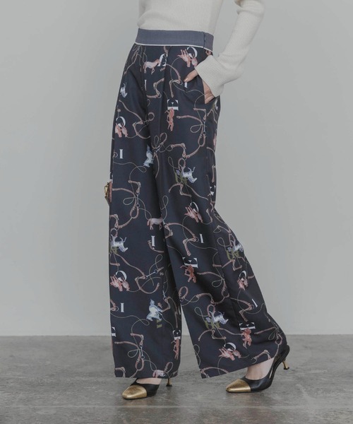 Eimee Law(エイミーロウ)の「ホースビットプリント センタープレスパンツ(その他パンツ・レディース・ライトベージュ/ブラウン/ブラック・MEDIUM)」の8枚目の写真