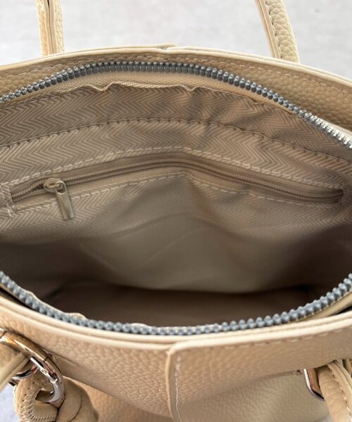 Chez toi(シェトワ)の「チャーム付きBAG(トートバッグ・レディース・オフホワイト/ブラック/キャメル・FREE)」の6枚目の写真