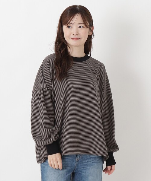 one'sterrace(ワンズテラス)の「コットンボーダーギャザースリーブプルオーバー(Tシャツ/カットソー・レディース・ブラック系8/ベージュ系その他7・02)」の2枚目の写真