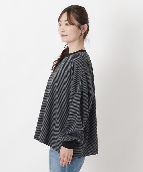 one'sterrace(ワンズテラス)の「コットンボーダーギャザースリーブプルオーバー(Tシャツ/カットソー・レディース・ブラック系8/ベージュ系その他7・02)」の4枚目の写真