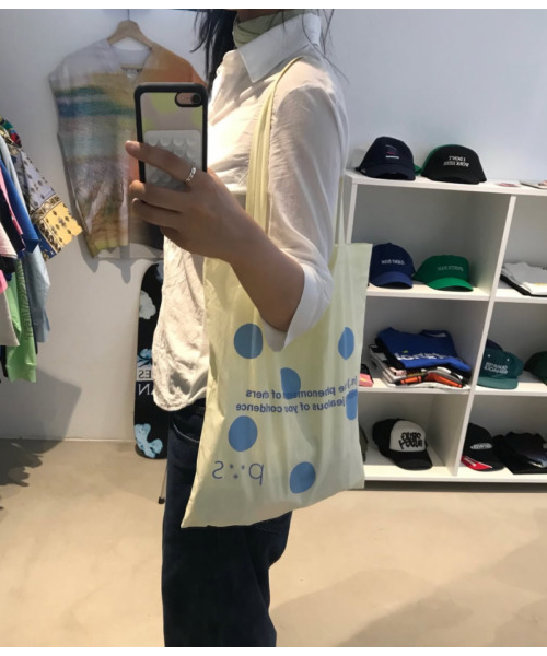 PEEVES PEEVES(フィブス フィブス)の「Dot Signature Logo Bag / Light Yellow(エコバッグ/サブバッグ・レディース・その他・OS)」の1枚目の写真