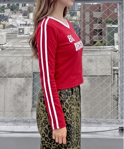 FUN(ファン)の「VネックゲームロンT(Tシャツ/カットソー・レディース・イエロー/ネイビー/レッド・FREE)」の4枚目の写真