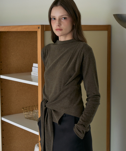 DEHEVE（デヘヴェ）の「Mock-neck Wrap Long Sleeve [Khaki]（Tシャツ/カットソー・レディース・カーキ・OS）」の10枚目の写真