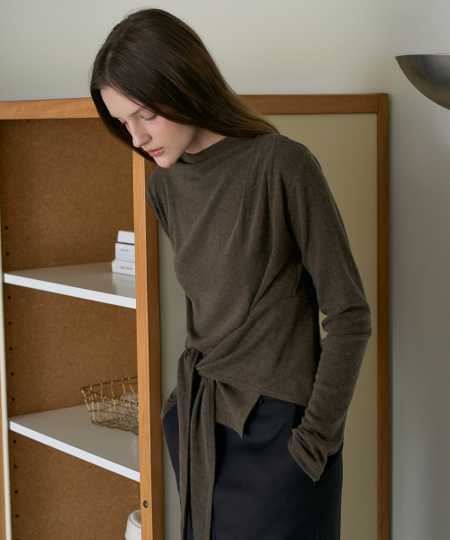 DEHEVE（デヘヴェ）の「Mock-neck Wrap Long Sleeve [Khaki]（Tシャツ/カットソー・レディース・カーキ・OS）」の11枚目の写真
