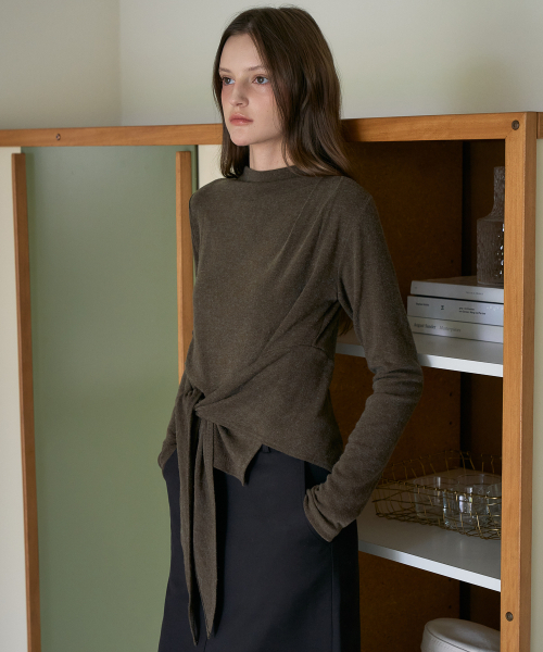 DEHEVE（デヘヴェ）の「Mock-neck Wrap Long Sleeve [Khaki]（Tシャツ/カットソー・レディース・カーキ・OS）」の14枚目の写真