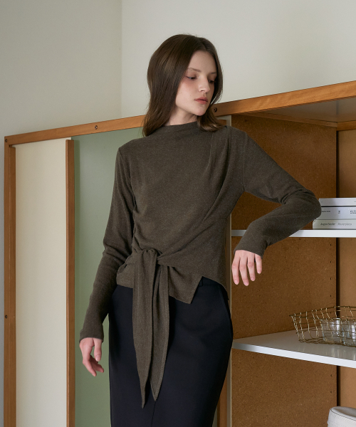 DEHEVE（デヘヴェ）の「Mock-neck Wrap Long Sleeve [Khaki]（Tシャツ/カットソー・レディース・カーキ・OS）」の16枚目の写真