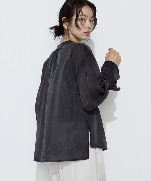 K.T KIYOKO TAKASE(キヨコタカセ)の「2.2オンスシフォンデニム シャツ(シャツ/ブラウス・レディース・ブルー/ブラック/サックスブルー・11号/9号/7号)」の1枚目の写真