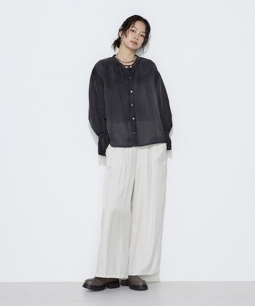 K.T KIYOKO TAKASE(キヨコタカセ)の「2.2オンスシフォンデニム シャツ(シャツ/ブラウス・レディース・ブルー/ブラック/サックスブルー・11号/9号/7号)」の4枚目の写真