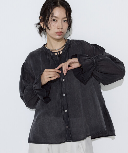 K.T KIYOKO TAKASE(キヨコタカセ)の「2.2オンスシフォンデニム シャツ(シャツ/ブラウス・レディース・ブルー/ブラック/サックスブルー・11号/9号/7号)」の6枚目の写真