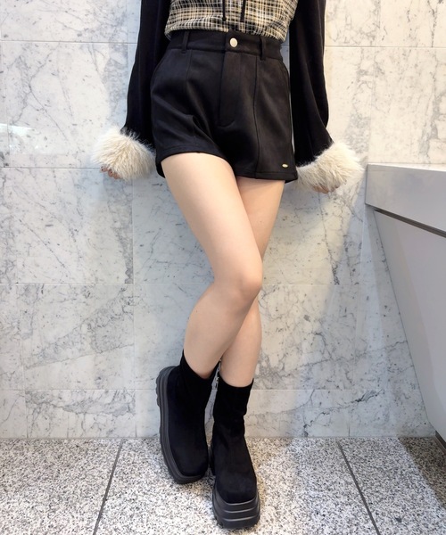 one way(ワンウェイ)の「スエードショーパン(その他パンツ・レディース・ブラック/ブラウン・MEDIUM/SMALL)」の1枚目の写真