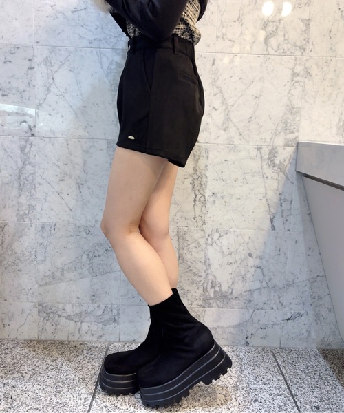 one way(ワンウェイ)の「スエードショーパン(その他パンツ・レディース・ブラック/ブラウン・MEDIUM/SMALL)」の3枚目の写真