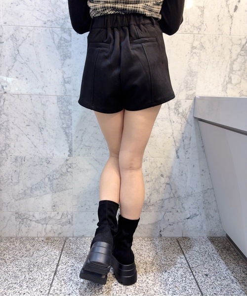 one way(ワンウェイ)の「スエードショーパン(その他パンツ・レディース・ブラック/ブラウン・MEDIUM/SMALL)」の4枚目の写真