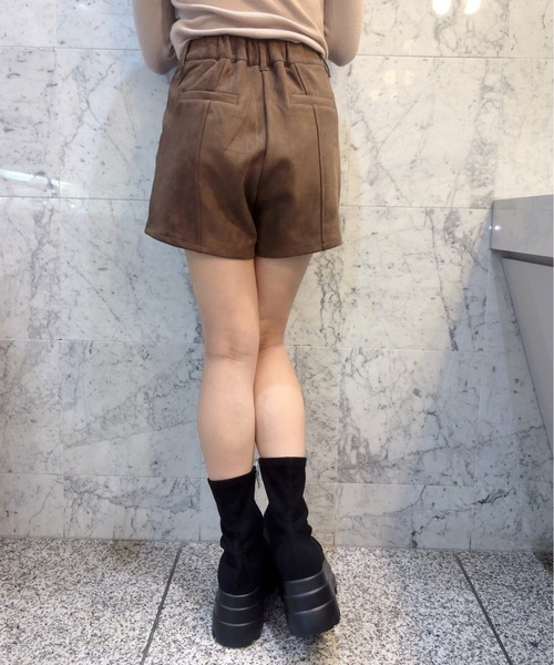 one way(ワンウェイ)の「スエードショーパン(その他パンツ・レディース・ブラック/ブラウン・MEDIUM/SMALL)」の6枚目の写真