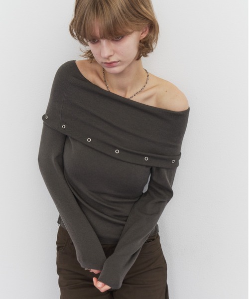 Rohwel(ローウェル)の「Off-Shoulder Eyelet Knit / オフショルダー アイレットニット(ニット/セーター・レディース・ライトグレー/チャコールグレー/ブラック・FREE)」の7枚目の写真
