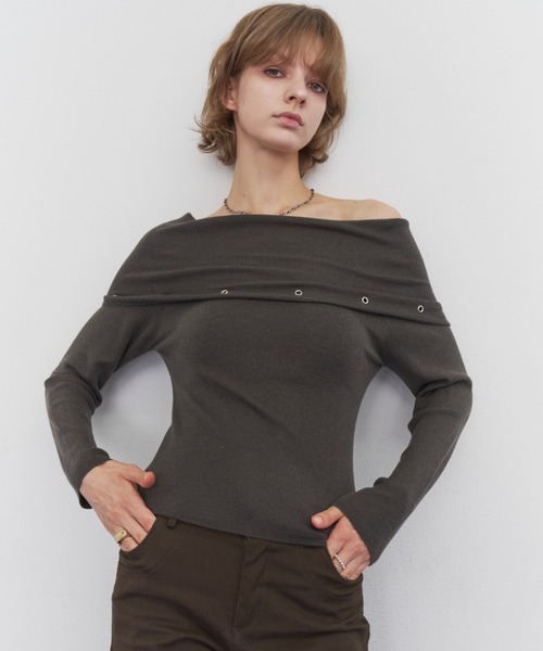 Rohwel(ローウェル)の「Off-Shoulder Eyelet Knit / オフショルダー アイレットニット(ニット/セーター・レディース・ライトグレー/チャコールグレー/ブラック・FREE)」の5枚目の写真