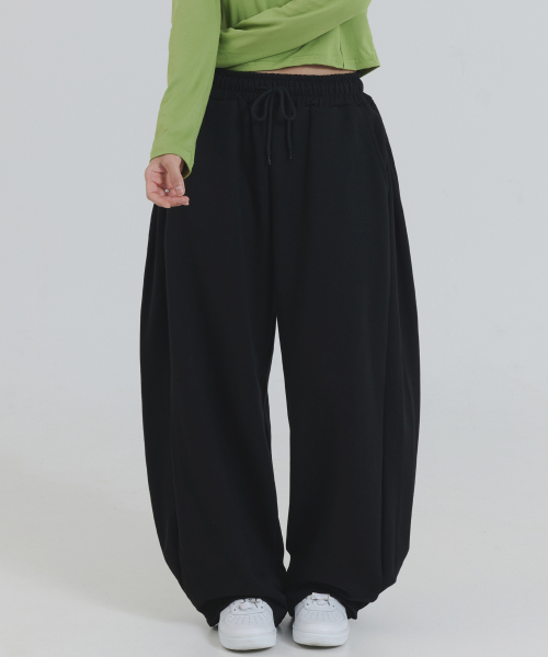 PIANER(ピアネール)の「ピンチカーブドスウェットパンツ(ブラック)(スウェットパンツ・レディース・ブラック・MEDIUM/LARGE/X-LARGE)」の2枚目の写真