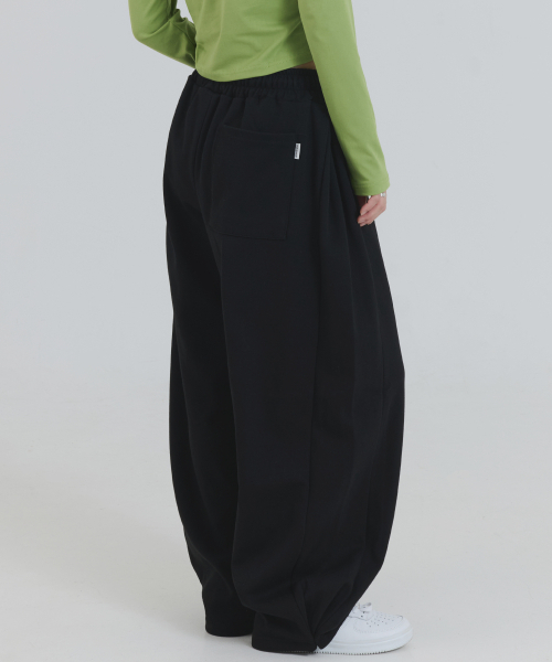 PIANER(ピアネール)の「ピンチカーブドスウェットパンツ(ブラック)(スウェットパンツ・レディース・ブラック・MEDIUM/LARGE/X-LARGE)」の4枚目の写真