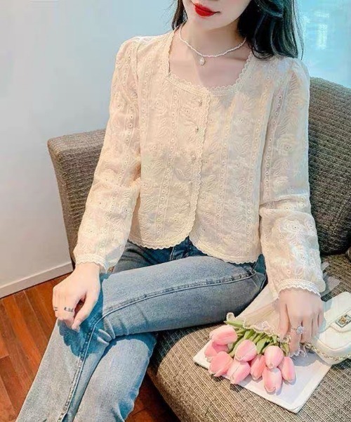 LUCPY（ラクピー）の「スクエアネック レースブラウス（シャツ/ブラウス・レディース・ホワイト・X-LARGE/LARGE/MEDIUM）」の3枚目の写真