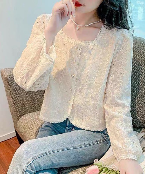 LUCPY（ラクピー）の「スクエアネック レースブラウス（シャツ/ブラウス・レディース・ホワイト・X-LARGE/LARGE/MEDIUM）」の4枚目の写真
