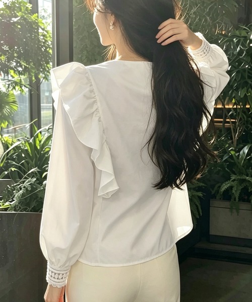 BLoomMe(ブルームミー)の「華やかなフリルと繊細なレースが目を引くフェミニンブラウス(シャツ/ブラウス・レディース・ホワイト/ブラック・M)」の20枚目の写真