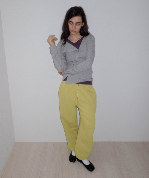 CHICKS（チックス）の「デイリーボタンバルーンスウェットジョガーパンツ オリーブ（スウェットパンツ・レディース・オリーブ・ONE SIZE）」の3枚目の写真