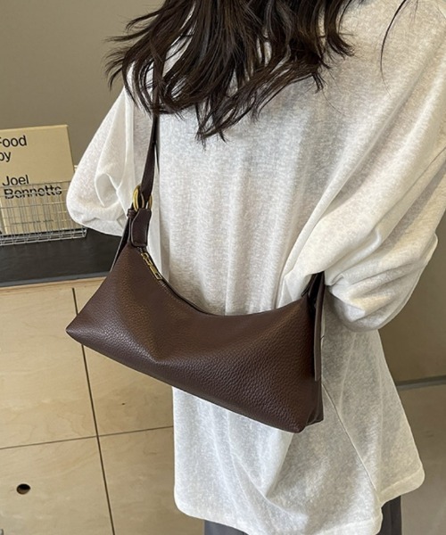 Ritzy(リッツィー)の「フェイクレザー ハーフムーン 横長 ワンハンドルバッグ(ショルダーバッグ・レディース・ベージュ/モカ/ブラック・FREE)」の2枚目の写真