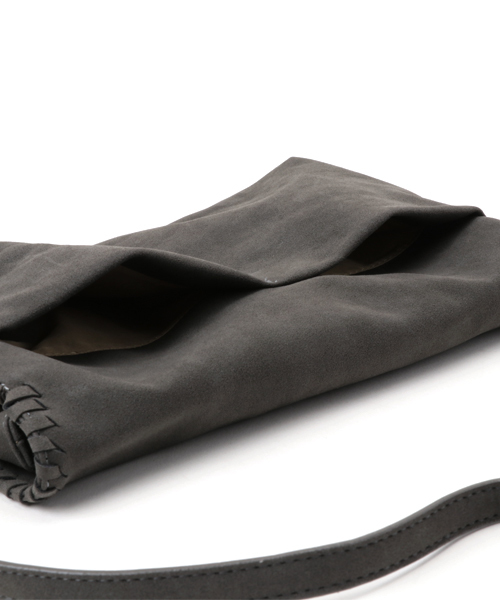 LBC（エルビーシー）の「Pスエードカガリステッチショルダーバッグ            （ショルダーバッグ・レディース・チャコールグレー/ライトブラウン・ONE SIZE）」の8枚目の写真