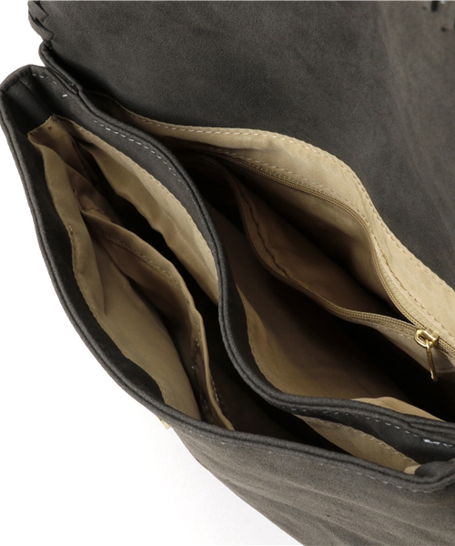 LBC（エルビーシー）の「Pスエードカガリステッチショルダーバッグ            （ショルダーバッグ・レディース・チャコールグレー/ライトブラウン・ONE SIZE）」の9枚目の写真