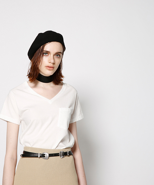 MOUSSY（マウジー）の「Hanes POCKET TEE V NECK（Tシャツ/カットソー・レディース・ホワイト/ピンク/ライトイエロー/ライトブルー・2/1）」の2枚目の写真