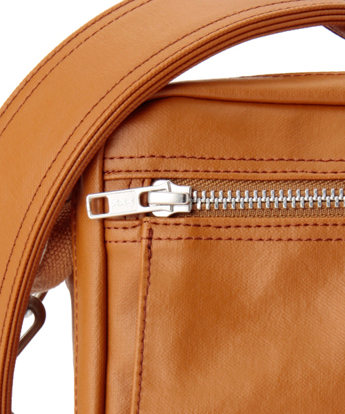 PORTER（ポーター）の「PORTER FREE STYLE CAMERA BAG LARGE <B印 YOSHIDA SELECT>（ショルダーバッグ・メンズ・ブラック/ブラウン系その他/ブラウン・ONE SIZE）」の12枚目の写真