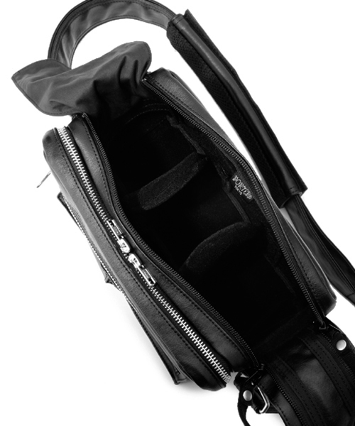 PORTER（ポーター）の「PORTER FREE STYLE CAMERA BAG LARGE <B印 YOSHIDA SELECT>（ショルダーバッグ・メンズ・ブラック/ブラウン系その他/ブラウン・ONE SIZE）」の6枚目の写真
