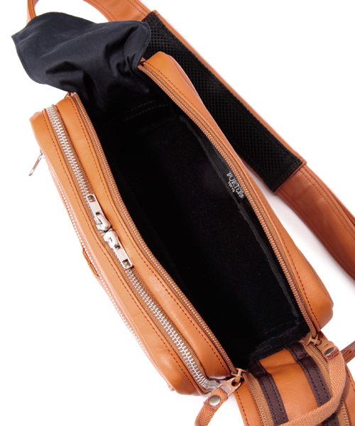 PORTER（ポーター）の「PORTER FREE STYLE CAMERA BAG LARGE <B印 YOSHIDA SELECT>（ショルダーバッグ・メンズ・ブラック/ブラウン系その他/ブラウン・ONE SIZE）」の18枚目の写真