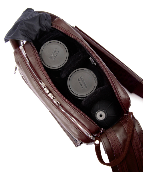PORTER（ポーター）の「PORTER FREE STYLE CAMERA BAG LARGE <B印 YOSHIDA SELECT>（ショルダーバッグ・メンズ・ブラック/ブラウン系その他/ブラウン・ONE SIZE）」の19枚目の写真