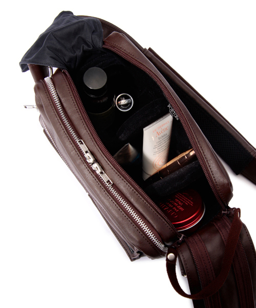 PORTER（ポーター）の「PORTER FREE STYLE CAMERA BAG LARGE <B印 YOSHIDA SELECT>（ショルダーバッグ・メンズ・ブラック/ブラウン系その他/ブラウン・ONE SIZE）」の20枚目の写真