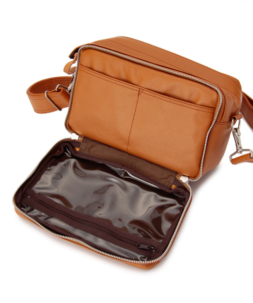 PORTER（ポーター）の「PORTER FREE STYLE CAMERA BAG LARGE <B印 YOSHIDA SELECT>（ショルダーバッグ・メンズ・ブラック/ブラウン系その他/ブラウン・ONE SIZE）」の21枚目の写真