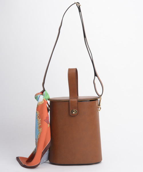 Casselini(キャセリーニ)の「【Casselini】スカーフ付きポシェット 171-110531 0(ショルダーバッグ・レディース・ブラック/ブラウン/グリーン・FREE)」の2枚目の写真