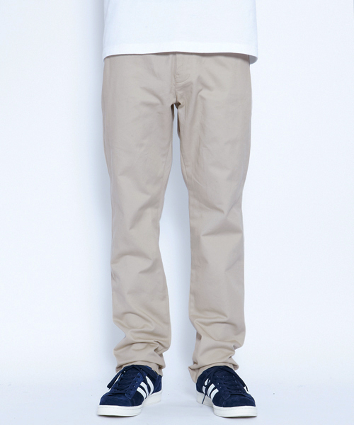 XLARGE(エクストララージ)の「SLIM FIT CHINO(チノパンツ・メンズ・ベージュ/カーキ/オリーブ/ネイビー・30inch/32inch/34inch/36inch)」の1枚目の写真
