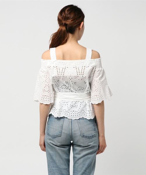 JILL STUART(ジルスチュアート)の「インディアエンブロイダリーオフショルブラウス(シャツ/ブラウス・レディース・ホワイト/ネイビー・MEDIUM/SMALL)」の3枚目の写真
