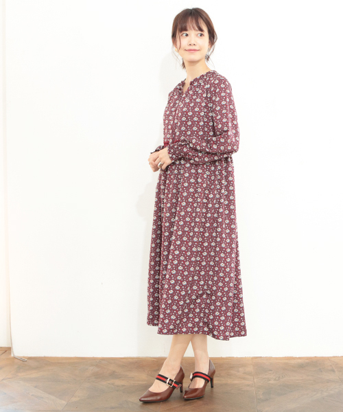 SESTO（セスト）の「モードとヴィンテージの気配を纏うバイカラーストラップのポインテッドトゥ7cmヒールパンプス（パンプス・レディース・ブラック/キャメル・22.5cm/23.5cm/24.5cm/25.5cm/23.0cm/24.0cm/22.0cm）」の6枚目の写真